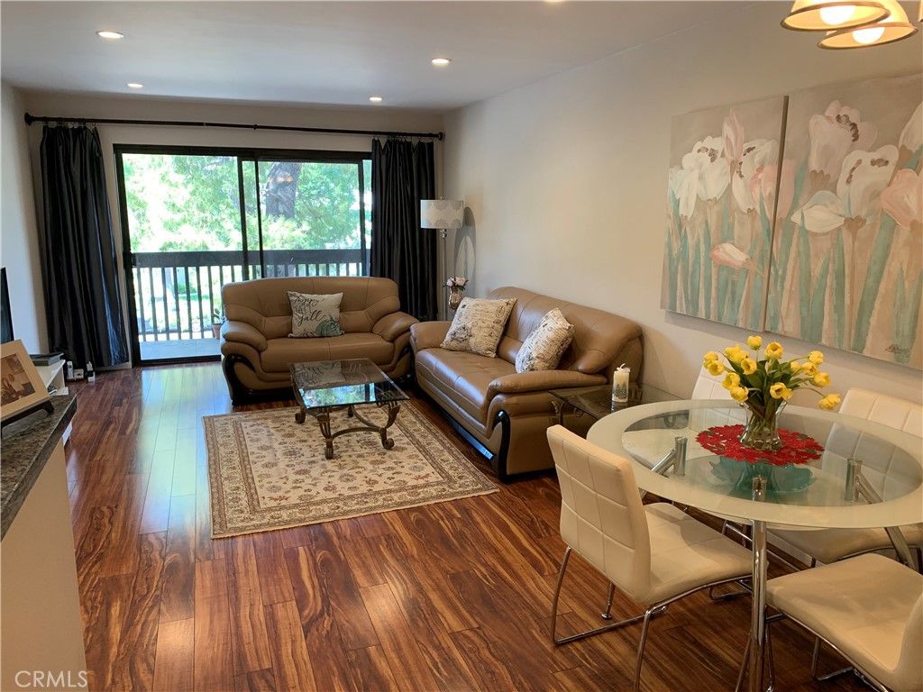 22100 Burbank, Woodland Hills, CA 91367