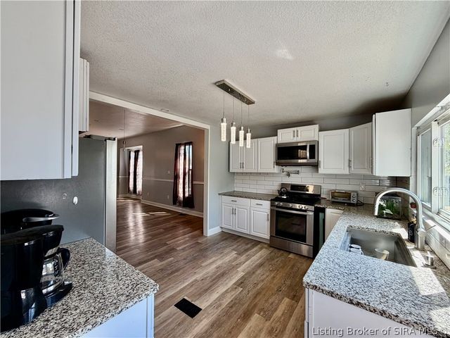 430 W Harrison Avenue, Clarksville, IN 47129