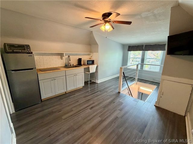 430 W Harrison Avenue, Clarksville, IN 47129