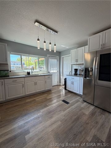 430 W Harrison Avenue, Clarksville, IN 47129