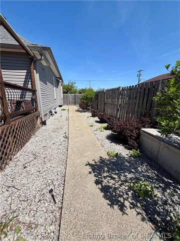 430 W Harrison Avenue, Clarksville, IN 47129