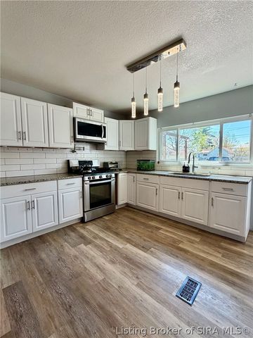 430 W Harrison Avenue, Clarksville, IN 47129