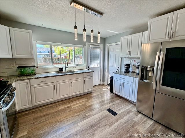 430 W Harrison Avenue, Clarksville, IN 47129