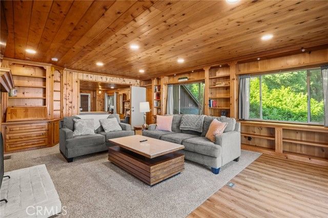 24251 Great View, Crestline, CA 92325