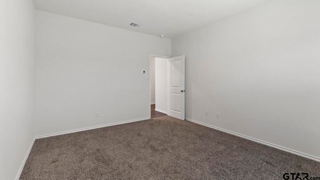 5032 Shumard Drive, Lindale, TX 75771