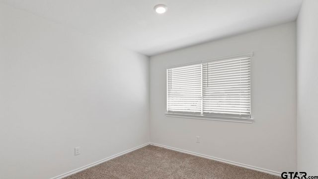 5032 Shumard Drive, Lindale, TX 75771
