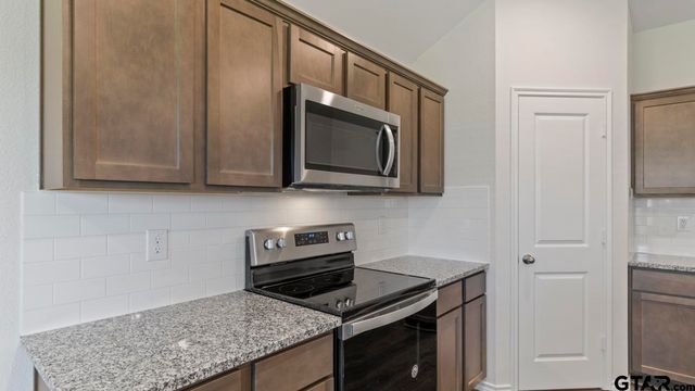 5032 Shumard Drive, Lindale, TX 75771