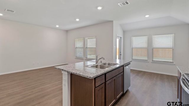 5032 Shumard Drive, Lindale, TX 75771