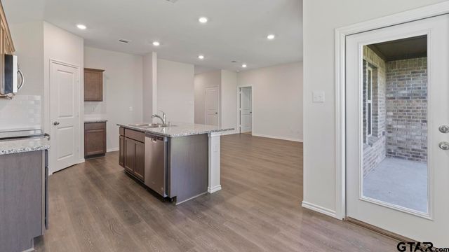 5032 Shumard Drive, Lindale, TX 75771