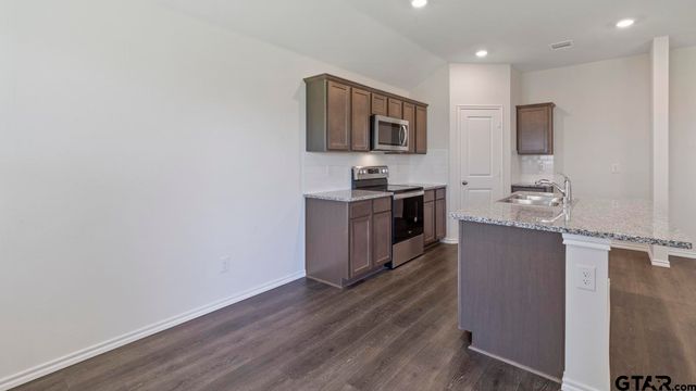 5032 Shumard Drive, Lindale, TX 75771