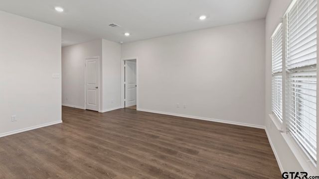 5032 Shumard Drive, Lindale, TX 75771