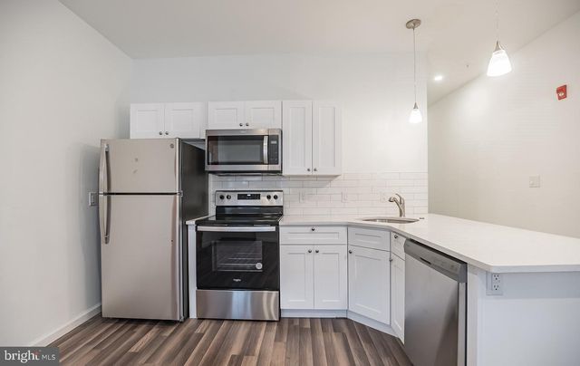 2626 RIDGE AVE, Philadelphia, PA 19121