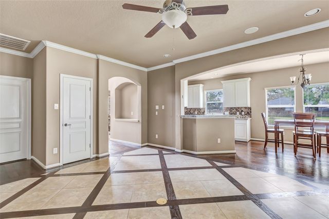 110 S Diamondhead Boulevard, Crosby, TX 77532