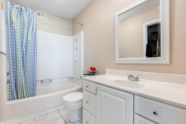 200 Pensacola Beach Road D2, Gulf Breeze, FL 32561