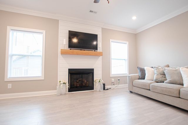 1208 Stillwood Drive, Clarksville, TN 37042