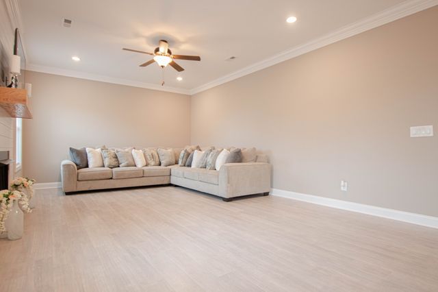 1208 Stillwood Drive, Clarksville, TN 37042