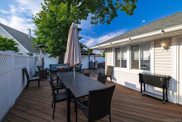 587 Derby Drive S, Oceanside, NY 11572