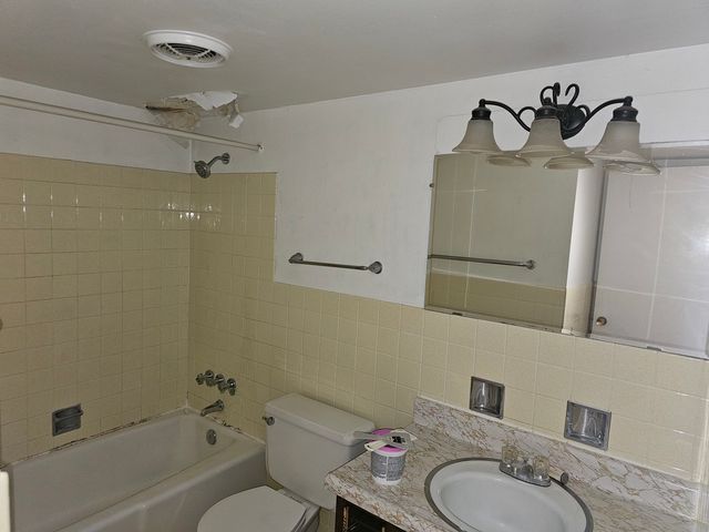 3101 BERNICE Road 4, Lansing, IL 60438