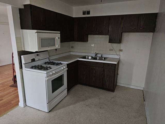 3101 BERNICE Road 4, Lansing, IL 60438