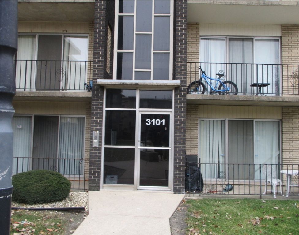 3101 BERNICE Road 4, Lansing, IL 60438