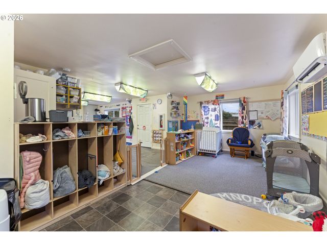 2125 COBURG Rd, Eugene, OR 97401