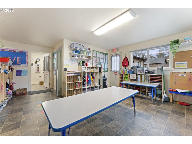 2125 COBURG Rd, Eugene, OR 97401