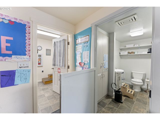 2125 COBURG Rd, Eugene, OR 97401