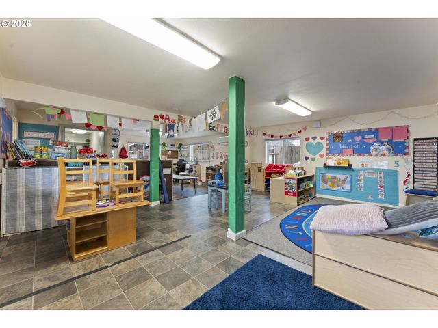 2125 COBURG Rd, Eugene, OR 97401