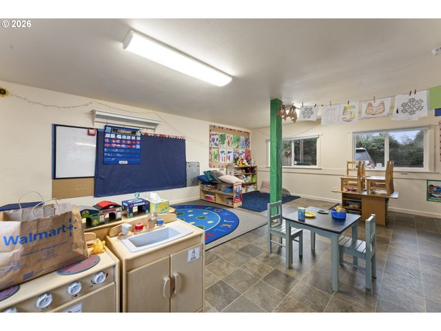 2125 COBURG Rd, Eugene, OR 97401