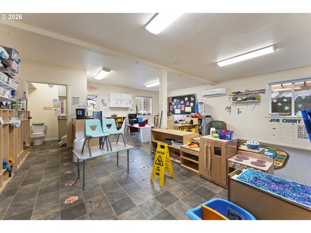 2125 COBURG Rd, Eugene, OR 97401