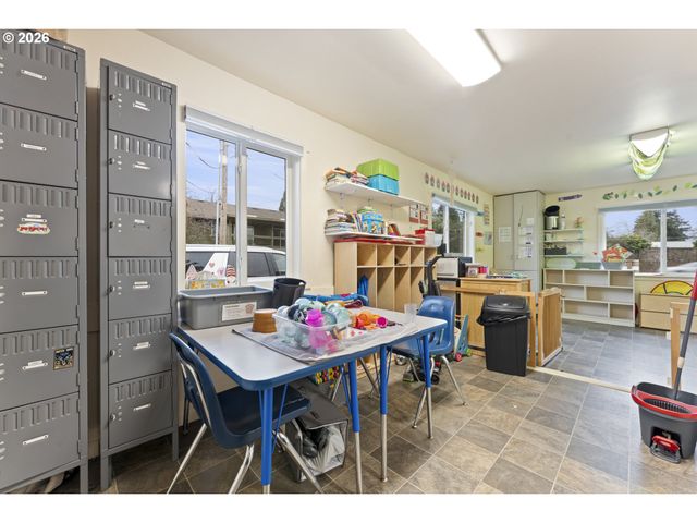 2125 COBURG Rd, Eugene, OR 97401