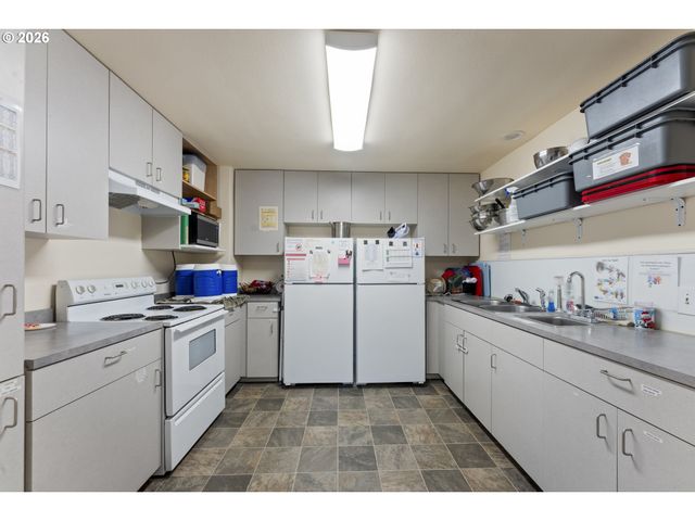 2125 COBURG Rd, Eugene, OR 97401