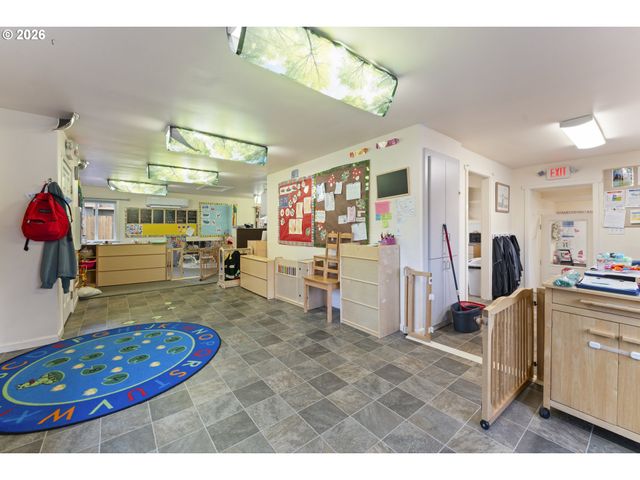 2125 COBURG Rd, Eugene, OR 97401