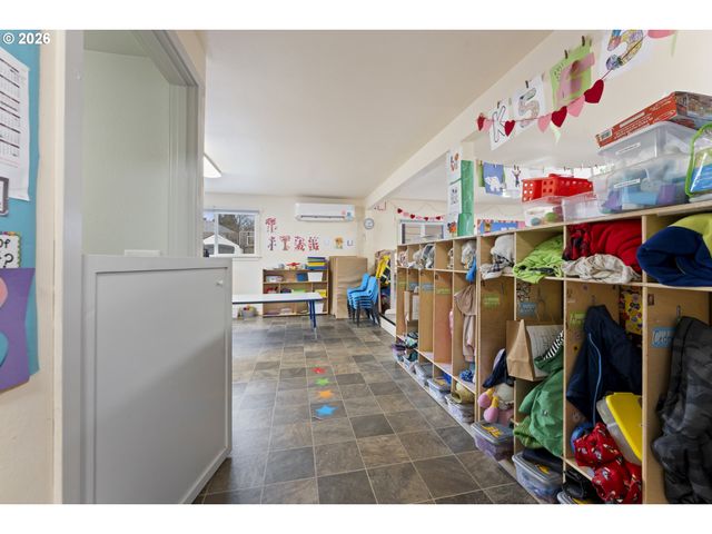 2125 COBURG Rd, Eugene, OR 97401