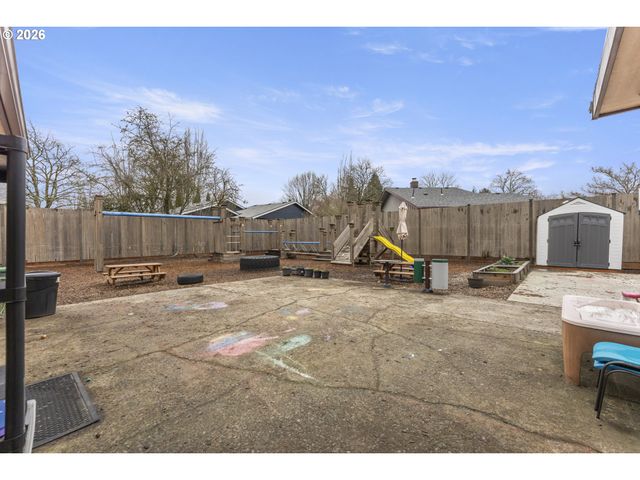 2125 COBURG Rd, Eugene, OR 97401