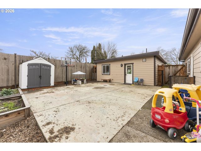 2125 COBURG Rd, Eugene, OR 97401