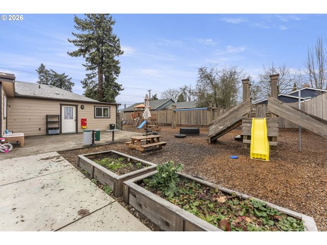 2125 COBURG Rd, Eugene, OR 97401