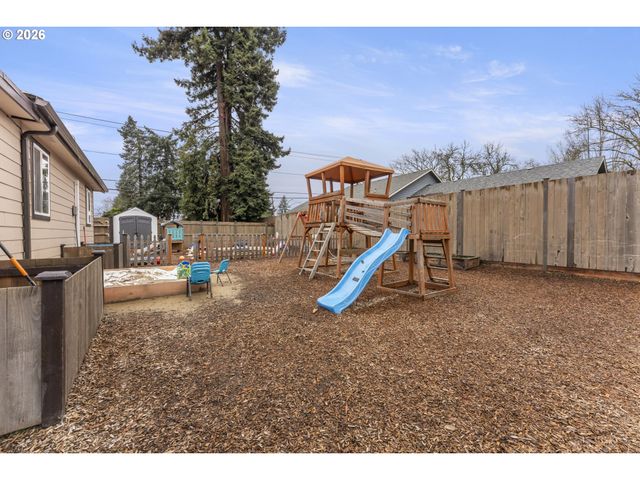 2125 COBURG Rd, Eugene, OR 97401