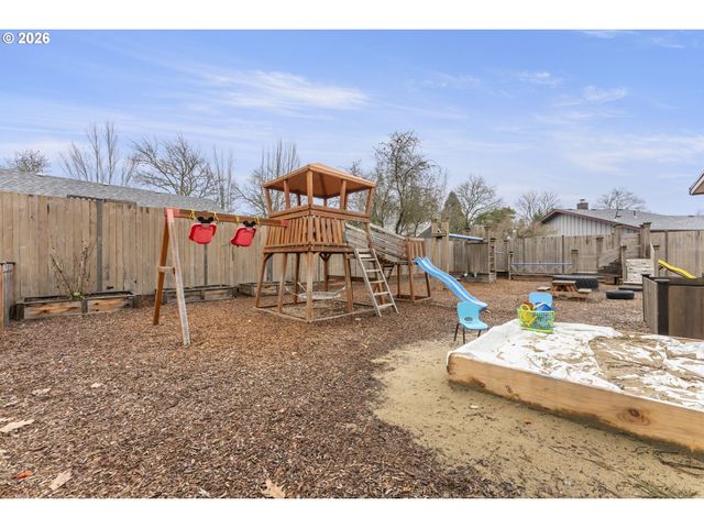 2125 COBURG Rd, Eugene, OR 97401