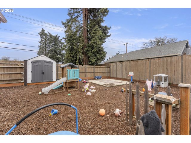 2125 COBURG Rd, Eugene, OR 97401