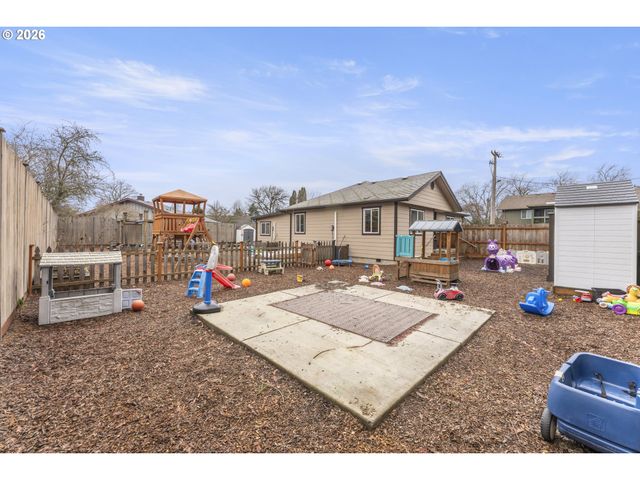 2125 COBURG Rd, Eugene, OR 97401