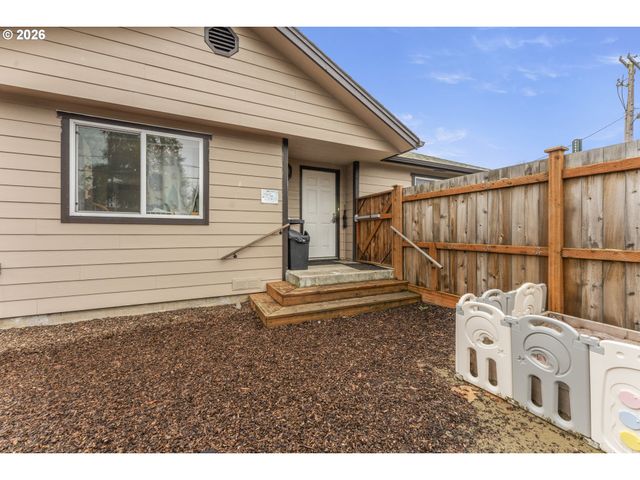 2125 COBURG Rd, Eugene, OR 97401