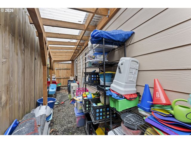 2125 COBURG Rd, Eugene, OR 97401