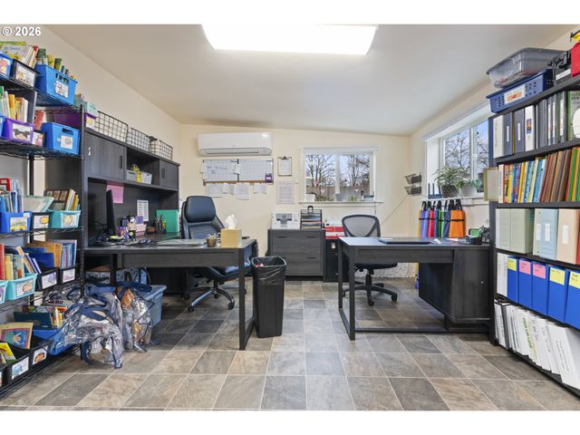 2125 COBURG Rd, Eugene, OR 97401