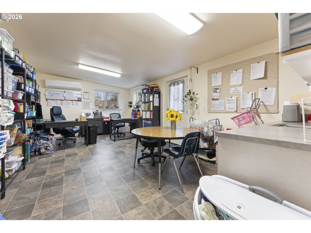 2125 COBURG Rd, Eugene, OR 97401