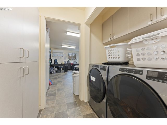 2125 COBURG Rd, Eugene, OR 97401