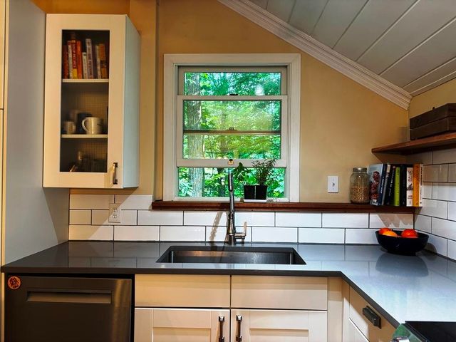 10520 S Dalzell Road, Traverse City, MI 49684