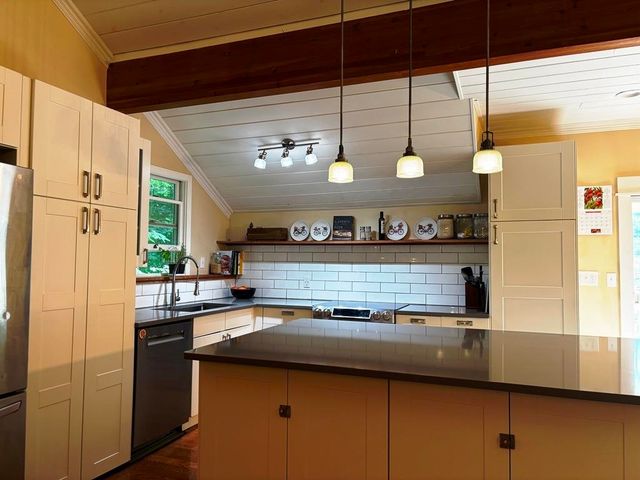 10520 S Dalzell Road, Traverse City, MI 49684