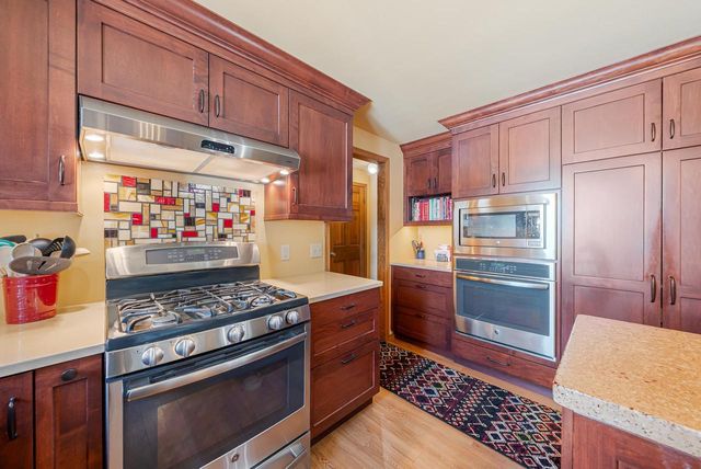 1734 S REBECCA LANE, Appleton, WI 54915