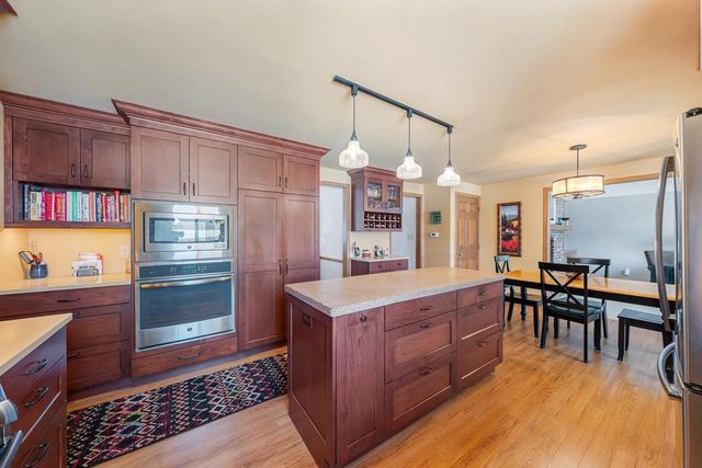 1734 S REBECCA LANE, Appleton, WI 54915